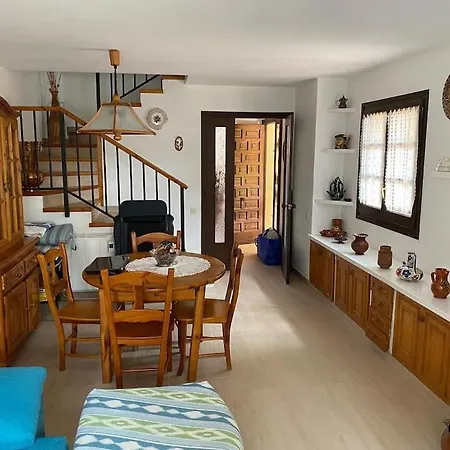 Casa Con Jardin En *