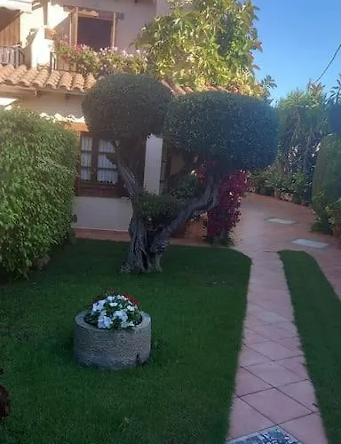 Casa Con Jardin En *
